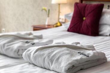 هتل Medea Apartments By Upa