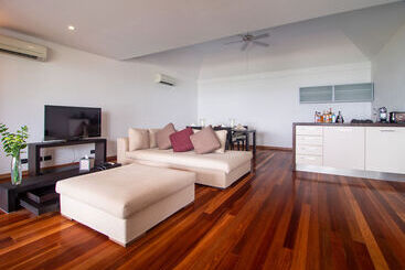 هتل Mirihi Island Resort