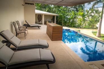 هتل آپارتمان Azcapri Villa Boutique & Spa