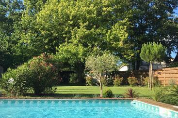 住宿加早餐  Le Gite De La Canopée De Mios