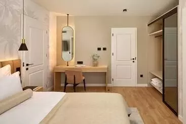 Otel Moeesy, Blue & Green Oasis