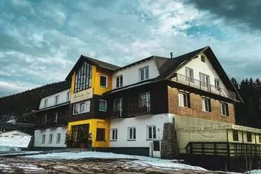 هتل Harrachov Inn