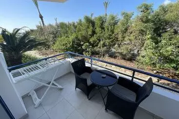 リゾートホテル Vrachia Beach Hotel & Suites   Adults Only