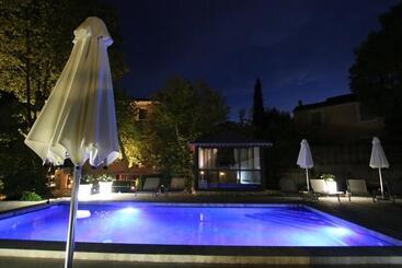 Отель Du Poète