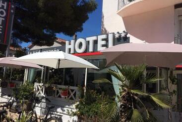 בית מלון כפרי Le Mediterranee