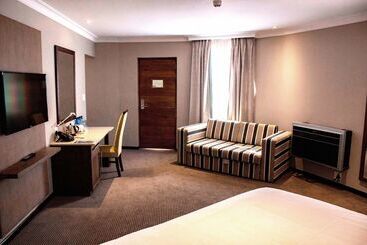 בית מלון כפרי Premier Resort Sani Pass