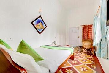 Hotel Treebo Atithi Bhavan, 1 Km From Ooty Lake