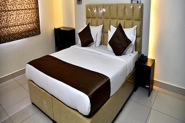 בית מלון כפרי Fab Eminent Suites