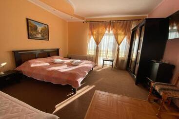 فندق Pensiunea Crocus Sauna & Billiard