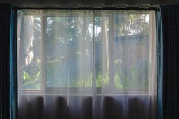 Sai Rock Beach Hotel & Spa