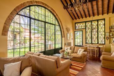 ホテル Torraccia Di Chiusi Agriturismo Relais