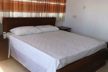 Pension (Hôtel basse catégorie) White Top