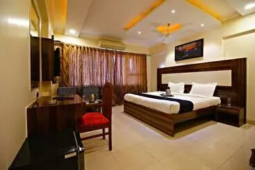 هتل Anand Inn  Near Igi Airport