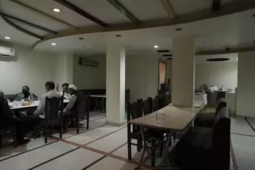 Hotel Paradise By Wb Inn
