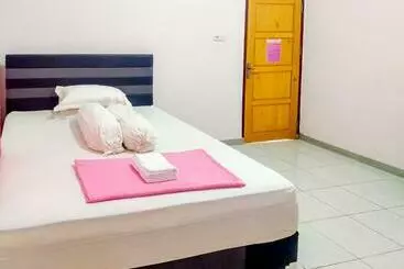 Reddoorz @ Makarios Hotel Poso