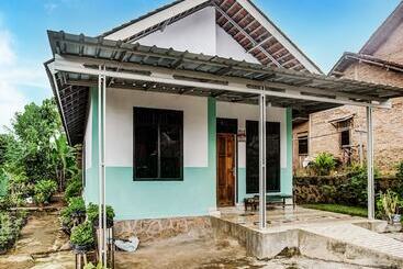 Hotel Spot On 91133 Desa Wisata Sumber Agung Syariah