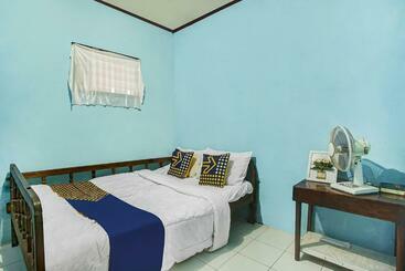 בית מלון כפרי Oyo Homes 91089 Desa Wisata Air Terjun Way Kalam