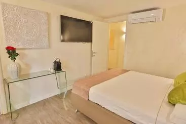 پانسیون Grottini Luxury Suites ~ Pantheon