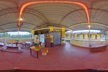 בית מלון כפרי Mid Beach Stay Gokarna