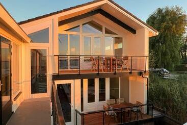 مبيت وإفطار Plassenzicht Logies & Sloepverhuur