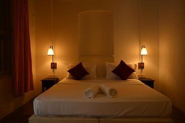 민박 La Cedille French Heritage House