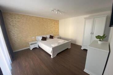 بنسيون Casa Ambientt