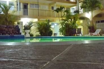 בית מלון כפרי Golf View