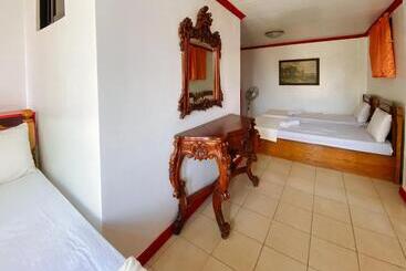 Hotel Reddoorz Hostel @ Tita Aidz Inn Baguio