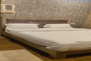 Hotel Oyo 85940  Aartic