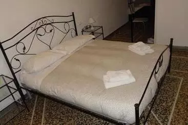 Bed and Breakfast Holiday Pisa Gare 2