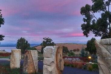 בית מלון כפרי Iron Creek Bay Estate