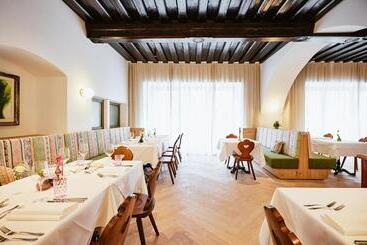 Boutiquehotel Zum Goldenen Hirschen