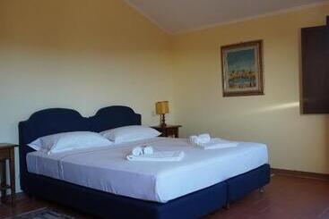 Отель Agriturismo Podere Santa Virginia