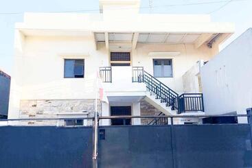 호텔 Koolkost @ Raya Ngagel