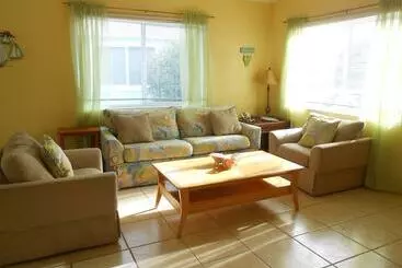 استراحتگاه Hoopers Bay Villas