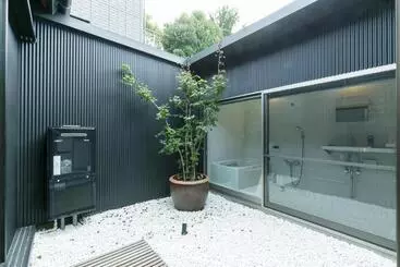 古民家ホテル 亀島駅徒歩1分 名古屋駅スグ 11月は期間限定でaokitakamasaの写真アートを掲載 11月度はbbqのご利用を中止とさせて頂きます