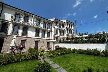 هتل آپارتمان Oikos Bozcaada