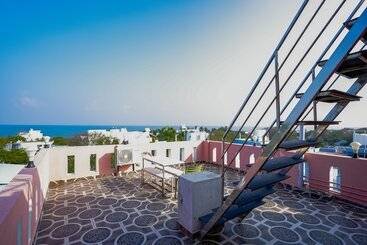 בית מלון כפרי The French Villa