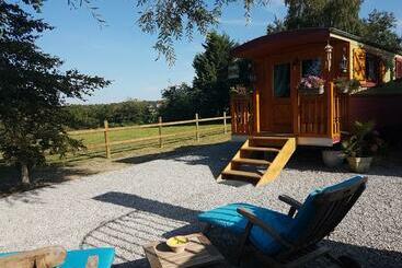 مبيت وإفطار La Roulotte Du Haut Pinleu