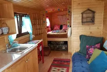 Aamiaismajoitus (B&B) La Roulotte Du Haut Pinleu