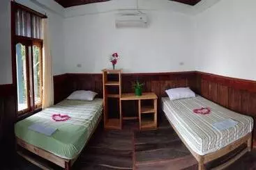 Aamiaismajoitus (B&B) New Raya   Nias Beach Bungalows