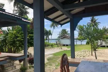 Bed & Breakfast New Raya Nias Beach Bungalows