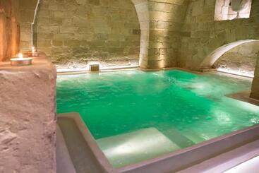 تختخواب و صبحانه Reluxe Private Wellness