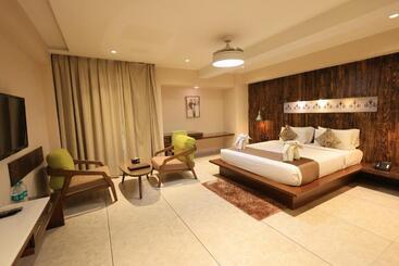 Hotel Rs Exclusive Stay & Fine Dine   Near To Akola Junction