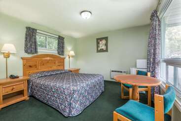 Отель Knights Inn Bracebridge