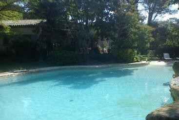 مبيت وإفطار La Bousquatière