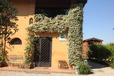 호텔 Azienda Agrituristica Santissima Trinità