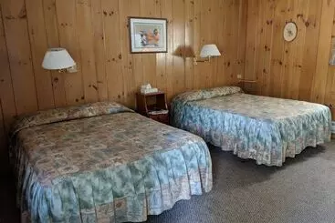 Pine Tree Motel & Cabins