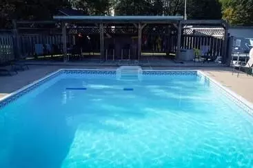 Mökkimajoitus Sunnylea Resort