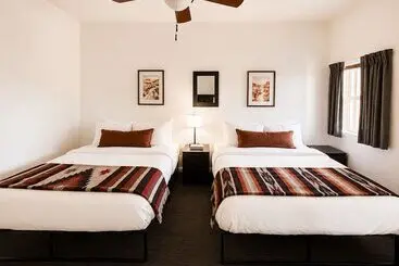 Circle Of Destination Motel